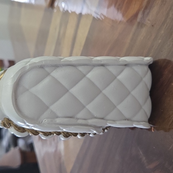 White Quilted Bag Vase - Picture 4 of 7